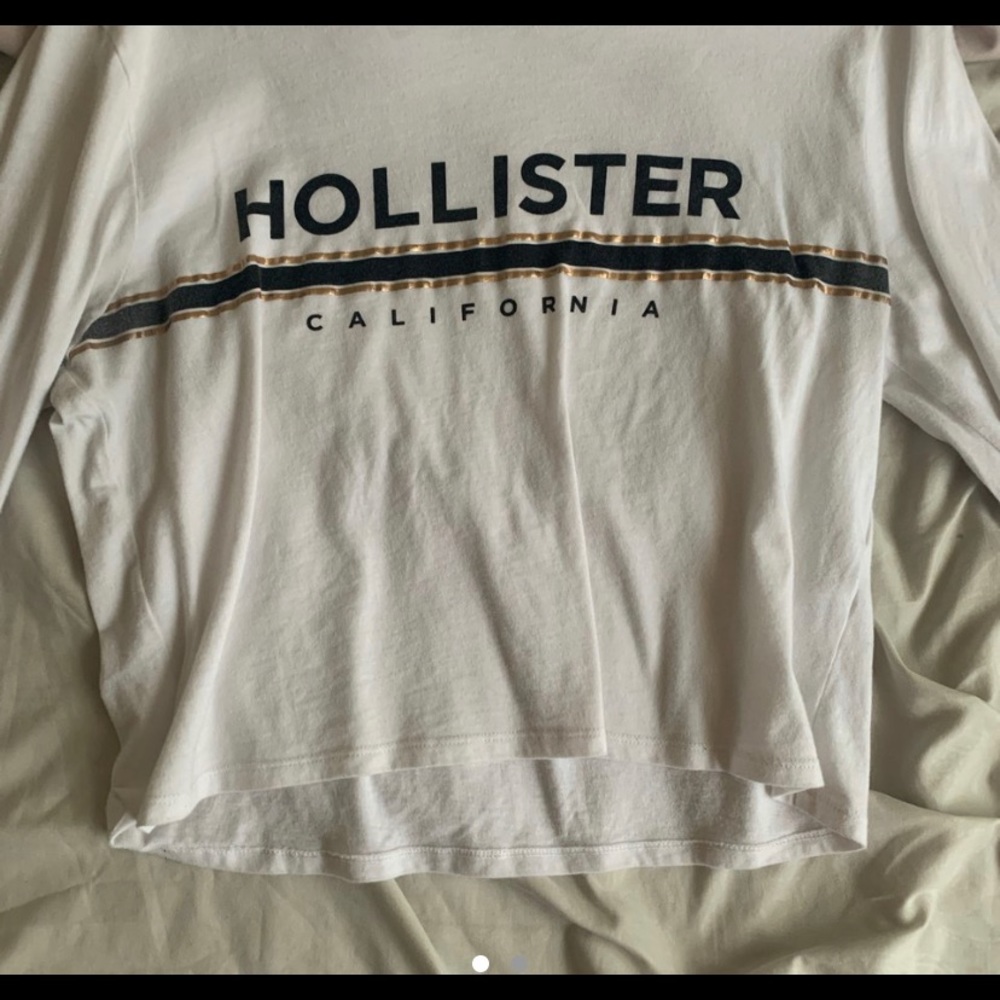cute hollister long sleeve top !